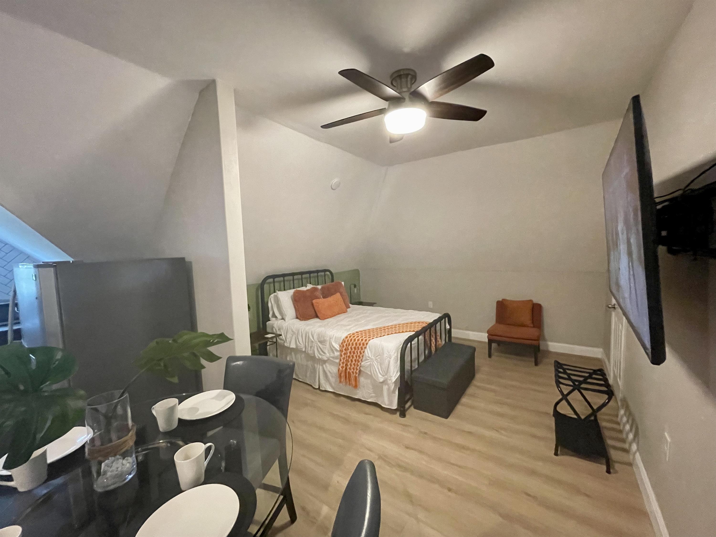 1708-1710 Bolivar St - C